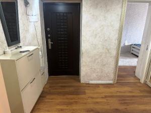 Bakı, köhnə tikili 3 otaqlı, satılır, 80 m²  , Nizami rayonu, 8-ci kilometr