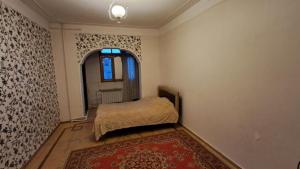 Bakı, köhnə tikili 2 otaqlı, satılır, 70 m²  , Binəqədi rayonu, 8-ci mikrorayon