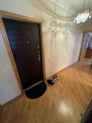 Bakı, köhnə tikili 2 otaqlı, satılır, 65 m²  , Binəqədi rayonu, 8-ci mikrorayon
