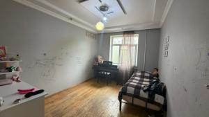 Bakı, köhnə tikili 4 otaqlı, satılır, 90 m²  , Binəqədi rayonu, 7-ci mikrorayon