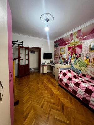 Bakı, köhnə tikili 5 otaqlı, satılır, 120 m²  , Yasamal rayonu, Yeni Yasamal qəs.