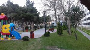 Bakı, köhnə tikili 3 otaqlı, satılır, 68 m²  , Binəqədi rayonu, 8-ci mikrorayon