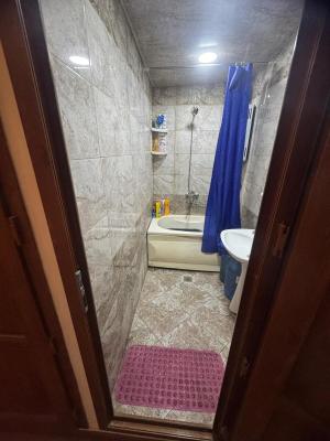 Bakı, köhnə tikili 2 otaqlı, satılır, 52 m²  , Binəqədi rayonu, 8-ci mikrorayon