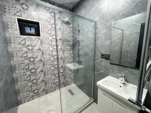 Bakı, həyət evi 5 otaqlı, satılır, 250 m² , 5 sot , Xəzər rayonu, Şüvəlan