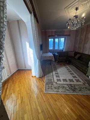 Bakı, köhnə tikili 2 otaqlı, satılır, 65 m²  , Binəqədi rayonu, 8-ci mikrorayon
