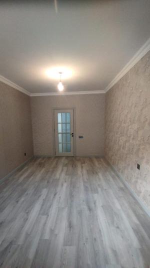 Bakı, köhnə tikili 4 otaqlı, satılır, 105 m²  , Binəqədi rayonu, 8-ci mikrorayon