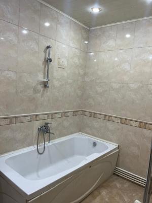 Bakı, yeni tikili 3 otaqlı, satılır, 128 m²  , Nəsimi rayonu, 5-ci mikrorayon
