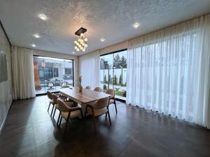 Bakı, həyət evi 5 otaqlı, satılır, 240 m² , 10 sot , Xəzər rayonu, Mərdəkan