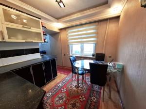 Bakı, köhnə tikili 3 otaqlı, satılır, 90 m²  , Nizami rayonu, 8-ci kilometr