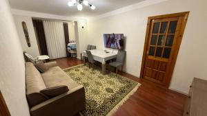 Bakı, köhnə tikili 2 otaqlı, satılır, 55 m²  , Yasamal rayonu