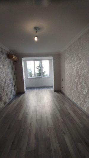Bakı, köhnə tikili 4 otaqlı, satılır, 105 m²  , Binəqədi rayonu, 8-ci mikrorayon