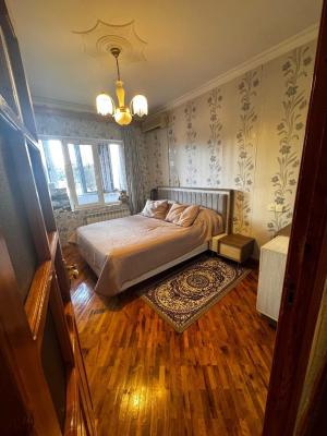 Bakı, köhnə tikili 2 otaqlı, satılır, 65 m²  , Binəqədi rayonu, 8-ci mikrorayon