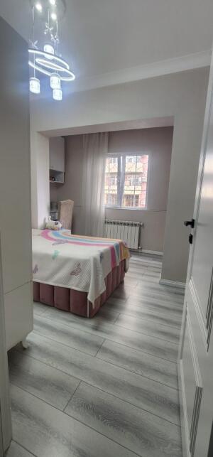 Bakı, köhnə tikili 3 otaqlı, satılır, 65 m²  , Binəqədi rayonu, 8-ci mikrorayon