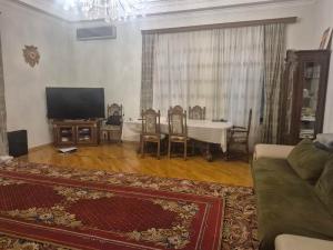 Bakı, həyət evi 7 otaqlı, satılır, 850 m² , 20 sot , Səbail rayonu, Badamdar qəs.