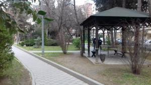 Bakı, köhnə tikili 3 otaqlı, satılır, 68 m²  , Binəqədi rayonu, 8-ci mikrorayon