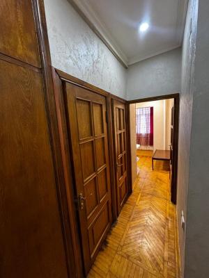 Bakı, köhnə tikili 2 otaqlı, satılır, 70 m²  , Nərimanov rayonu