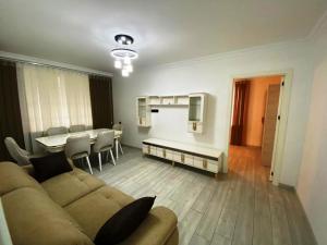 Bakı, köhnə tikili 2 otaqlı, satılır, 44 m²  , Nizami rayonu, 8-ci kilometr