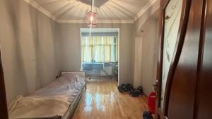 Bakı, köhnə tikili 4 otaqlı, satılır, 90 m²  , Binəqədi rayonu, 7-ci mikrorayon