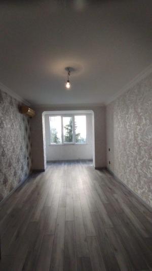 Bakı, köhnə tikili 4 otaqlı, satılır, 105 m²  , Binəqədi rayonu, 8-ci mikrorayon