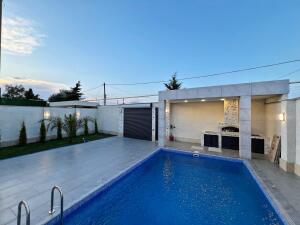Bakı, həyət evi 4 otaqlı, satılır, 180 m² , 4 sot , Xəzər rayonu, Mərdəkan