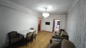 Bakı, köhnə tikili 2 otaqlı, kirayə, 66 m²  , Nəsimi rayonu