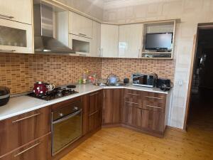 Bakı, həyət evi 5 otaqlı, satılır, 200 m² , 2 sot , Binəqədi rayonu, Binəqədi qəs.