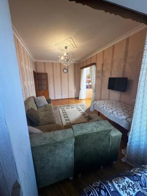 Bakı, köhnə tikili 2 otaqlı, satılır, 65 m²  , Binəqədi rayonu, 8-ci mikrorayon