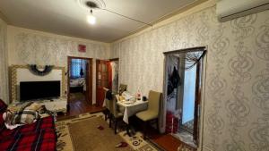Bakı, köhnə tikili 2 otaqlı, satılır, 55 m²  , Binəqədi rayonu, 7-ci mikrorayon