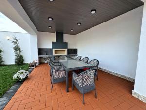 Bakı, həyət evi 4 otaqlı, satılır, 220 m² , 6 sot , Xəzər rayonu, Mərdəkan