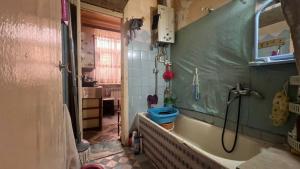 Bakı, köhnə tikili 2 otaqlı, satılır, 50 m²  , Binəqədi rayonu, 6-cı mikrorayon
