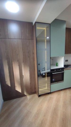 Bakı, köhnə tikili 4 otaqlı, satılır, 105 m²  , Binəqədi rayonu, 8-ci mikrorayon
