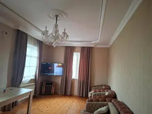 5 otaqlı bağ/həyət evi, kirayə, 180 m², 4 sot, Bakı, Binəqədi rayonu, Binəqədi qəs.