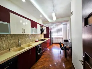 3 otaqlı yeni tikili, satılır, 132 m², Bakı, Nizami rayonu