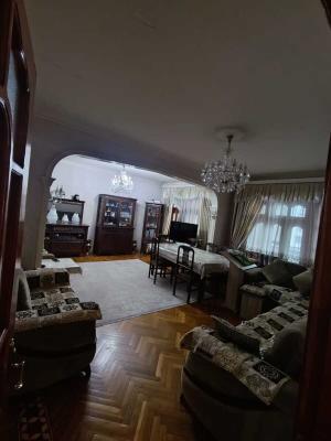 Bakı, köhnə tikili 5 otaqlı, satılır, 120 m²  , Binəqədi rayonu, 8-ci mikrorayon