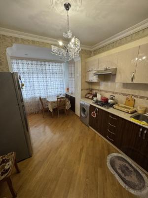 Bakı, köhnə tikili 2 otaqlı, satılır, 65 m²  , Binəqədi rayonu, 8-ci mikrorayon