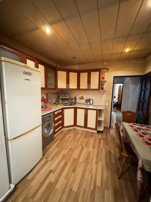 Bakı, köhnə tikili 4 otaqlı, satılır, 100 m²  , Binəqədi rayonu, 8-ci mikrorayon