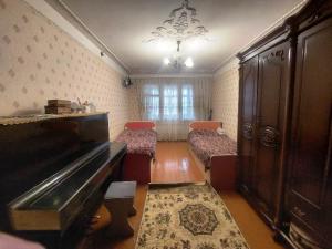 Bakı, köhnə tikili 4 otaqlı, satılır, 100 m²  , Nizami rayonu, 8-ci kilometr
