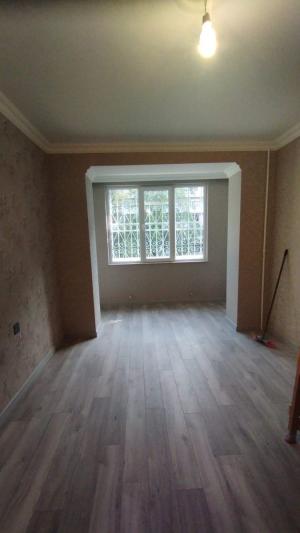 Bakı, köhnə tikili 4 otaqlı, satılır, 105 m²  , Binəqədi rayonu, 8-ci mikrorayon