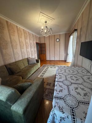 Bakı, köhnə tikili 2 otaqlı, satılır, 65 m²  , Binəqədi rayonu, 8-ci mikrorayon