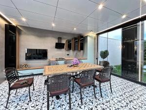 Bakı, həyət evi 5 otaqlı, satılır, 220 m² , 6.5 sot , Xəzər rayonu, Şüvəlan