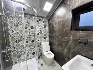 Bakı, həyət evi 5 otaqlı, satılır, 250 m² , 5 sot , Xəzər rayonu, Şüvəlan