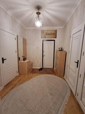 Bakı, köhnə tikili 2 otaqlı, satılır, 60 m²  , Binəqədi rayonu, 8-ci mikrorayon