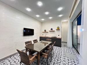 Bakı, həyət evi 5 otaqlı, satılır, 230 m² , 5 sot , Xəzər rayonu, Şüvəlan