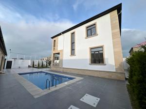 Bakı, həyət evi 5 otaqlı, satılır, 250 m² , 6 sot , Xəzər rayonu, Şüvəlan