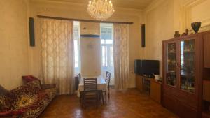 Bakı, köhnə tikili 4 otaqlı, satılır, 110 m²  , Səbail rayonu