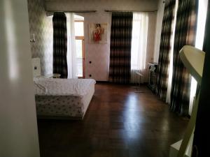 Bakı, köhnə tikili 2 otaqlı, kirayə, 65 m²  , Səbail rayonu