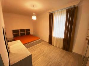 Bakı, köhnə tikili 2 otaqlı, satılır, 44 m²  , Nizami rayonu, 8-ci kilometr