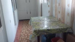 Bakı, köhnə tikili 2 otaqlı, satılır, 60 m²  , Binəqədi rayonu, 8-ci mikrorayon