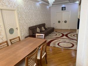 Bakı, yeni tikili 4 otaqlı, kirayə, 110 m²  , Binəqədi rayonu, 6-cı mikrorayon