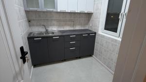Bakı, köhnə tikili 3 otaqlı, satılır, 65 m²  , Nəsimi rayonu, 4-cü mikrorayon